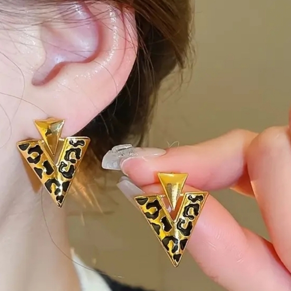 Fashion Earrings V vintage style - Picture 2 of 4